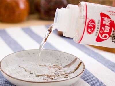 白醋洗脸的妙用,白醋擦鞋的妙用