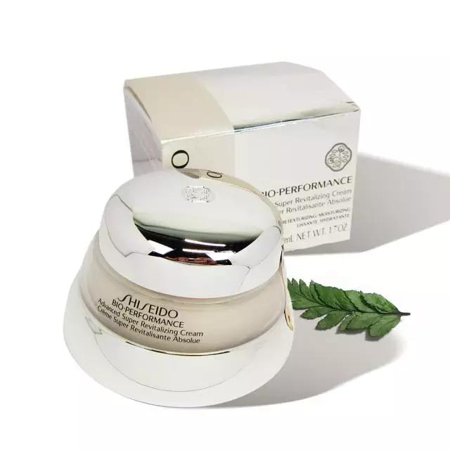 干皮上妆不卡粉用什么面霜,冬天上妆起皮卡粉面霜