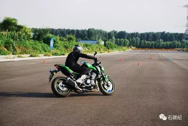 川崎z900和z900rs发动机,川崎z900与z1000的对比