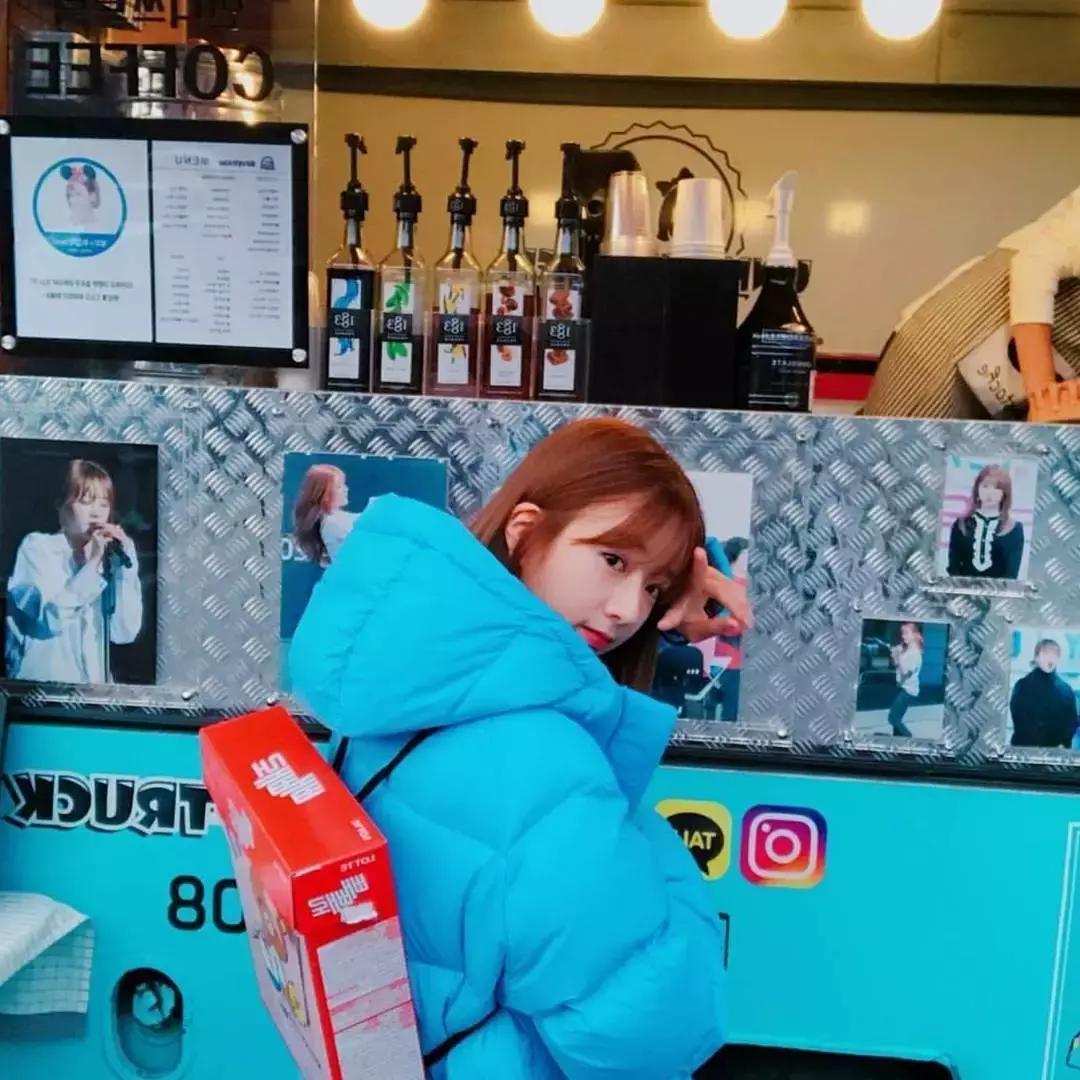 韩国明星穿大衣男,韩国明星都穿什么羽绒服