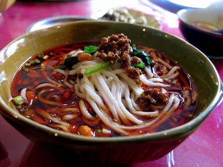 成都著名小吃老字号排名前十,成都著名的小吃一条街地址