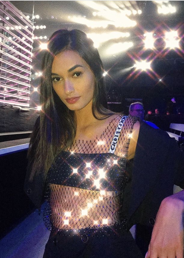 奚梦瑶摔一跤之后维密更火,奚梦瑶一摔为什么是经典