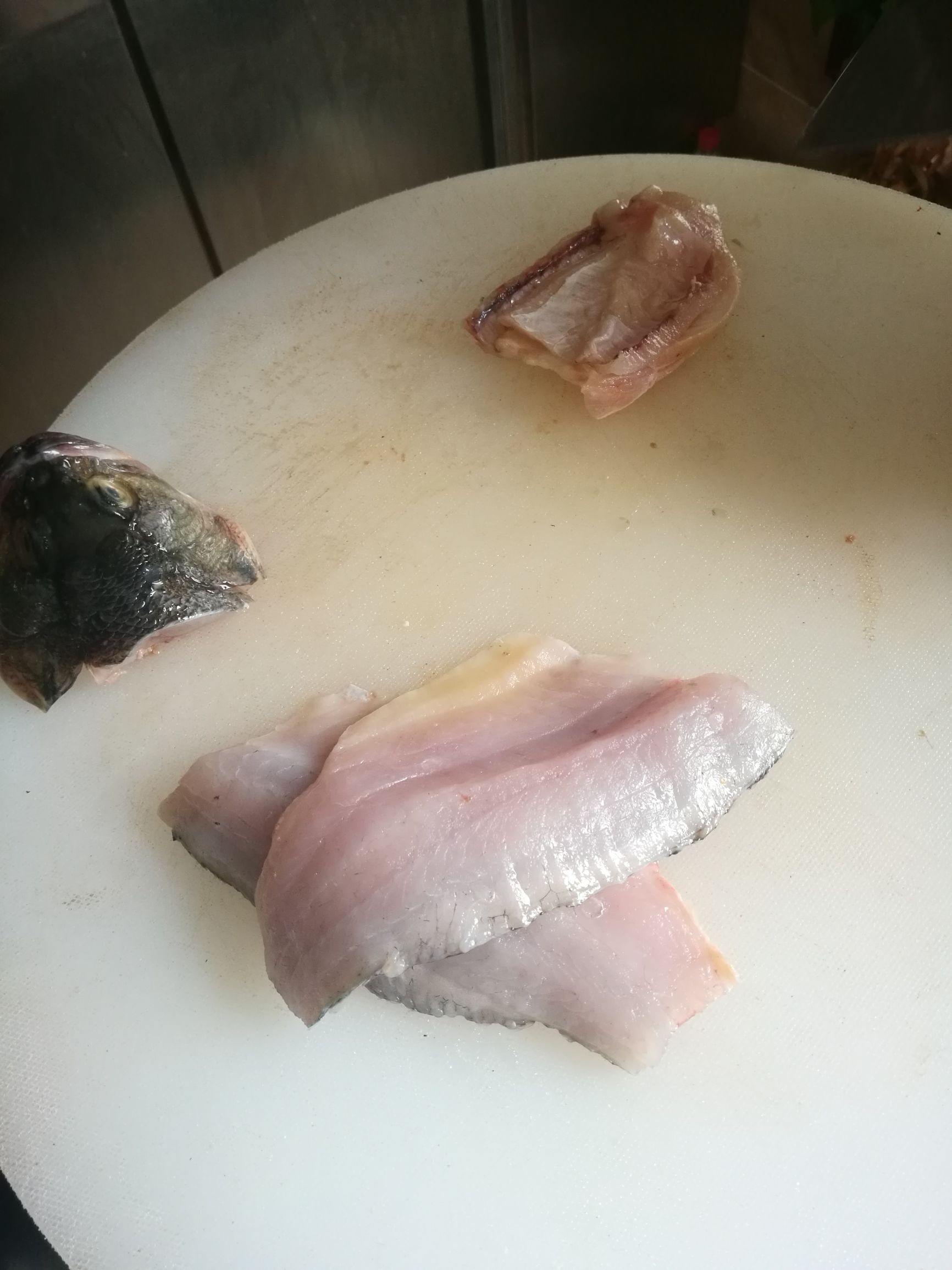 正宗酸菜鲈鱼的做法步骤视频,鲈鱼酸菜水煮鱼片的家常做法