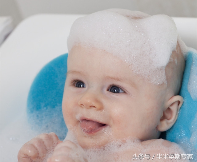 怎样给宝宝洗澡,怎样给宝宝洗澡应该注意哪些问题
