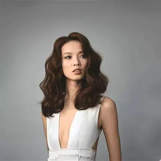 发质粗硬适合什么发型烫发,适合发量多发质粗硬的发型女