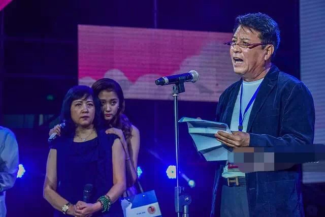 鹿晗关晓彤,鹿晗叫关晓彤小怂的视频