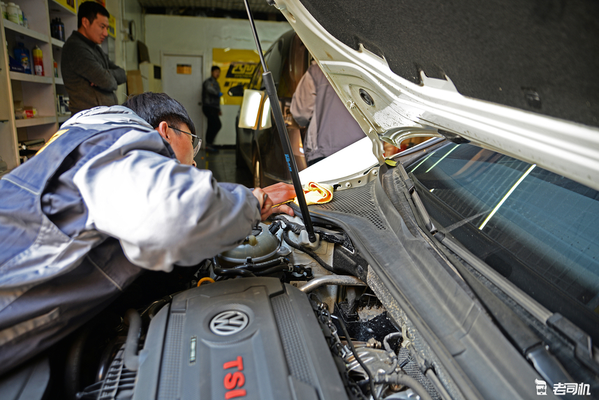 车身小凹陷有必要钣金喷漆吗,车门凹陷是钣金喷漆还是做无痕