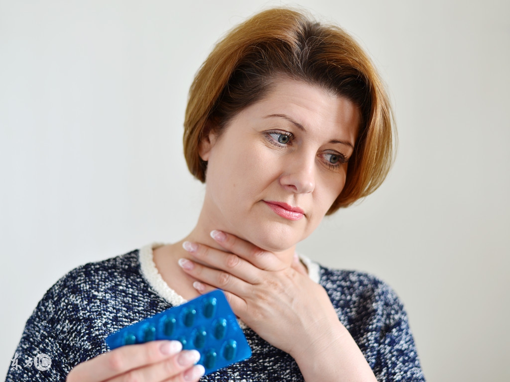 喉咙不舒服慢性咽炎要注意什么,咽部不适或为慢性咽炎