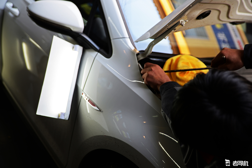 车身小凹陷有必要钣金喷漆吗,车门凹陷是钣金喷漆还是做无痕