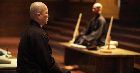 打坐时意念放在头部会走火入魔吗,打坐对人体的利与弊