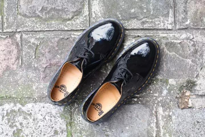 尽管山寨货很多，但谁都想买一双正宗的「Dr.Martens」