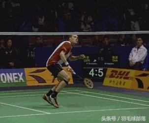 羽毛球反手发球常见错误,羽毛球反手握拍常见错误