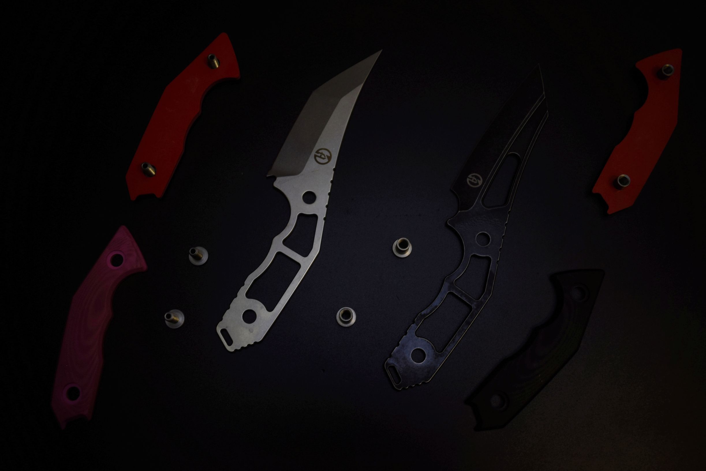 设计怪异的歪把子直刀好用吗？MAXACE军团系列直刀横向评测