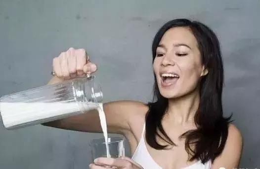 宝宝乳糖不耐受是因为什么原因,宝宝乳糖不耐受有什么表现呢