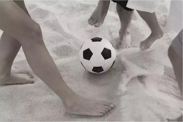 足球满眼都是青春的记忆,足球充满热爱