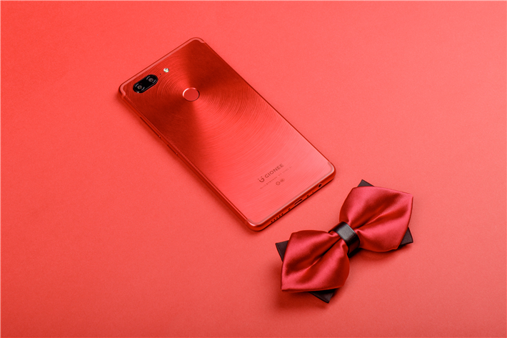 金立创新发布8款全面屏手机新品，全面屏2.0明年上半年到来