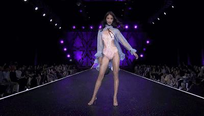 维密秀最震撼带翅膀的一场,维密秀最惊艳的一场