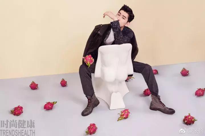 男人拍照不会笑怎么办,男人拍照不露脸