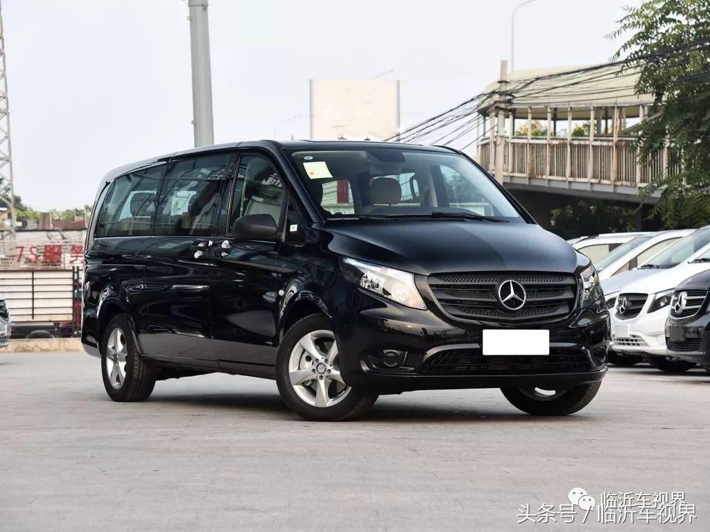 这位坐拥豪车的女人被评为2017最具价值女星，你觉得她称职吗！