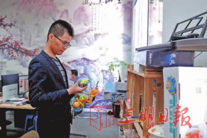 涓や釜灏忎紮琛楀ご鍒涗笟,鍐滄潙涓や釜灏忎紮瀛愪竴璧峰紑缃戝簵