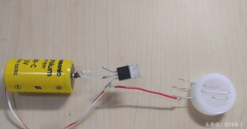 触摸开关的基础思路,简单的触摸开关电路图