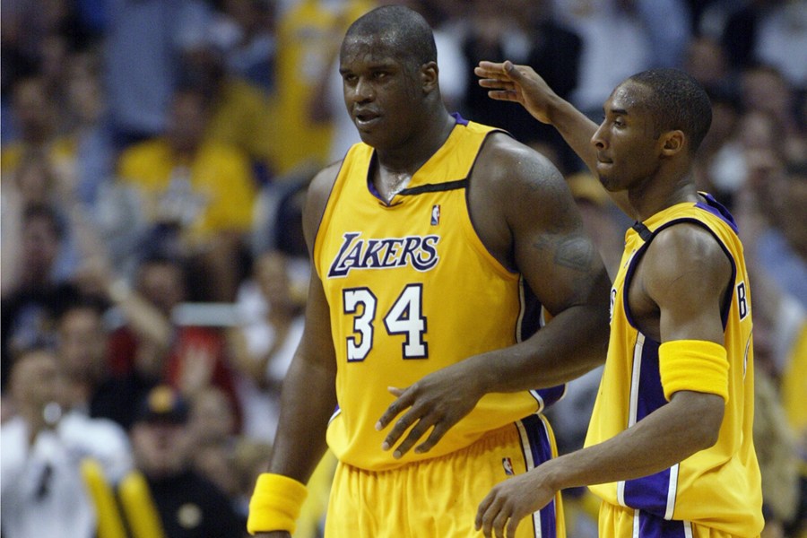 那些年科比单挑詹姆斯,回顾那些年科比的黑肘