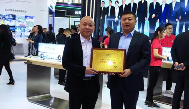 从华为斩获两大终端奖项说起：看产品力如何兑现品牌高溢价