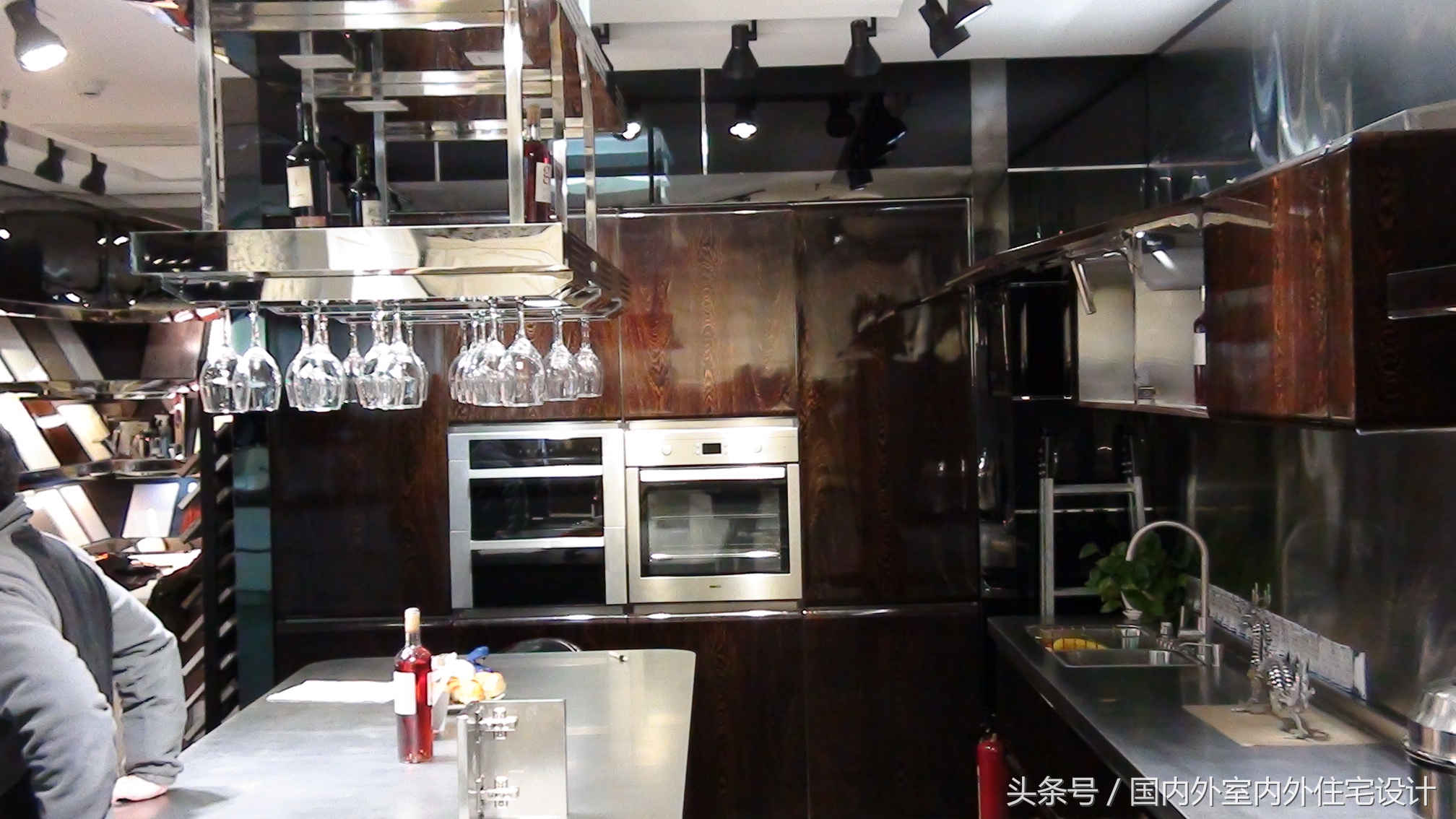 不锈钢家具优缺点一览,现在都流行不锈钢家具吗