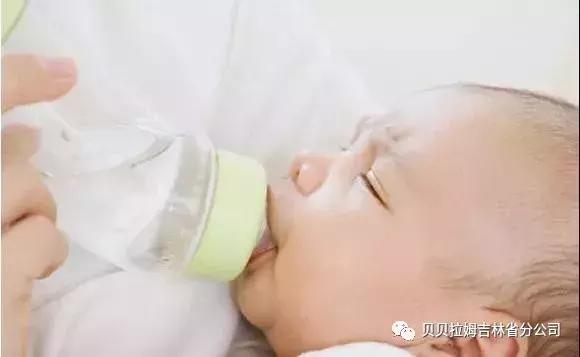 宝宝爱喝水不爱喝奶粉怎么办,宝宝不爱喝水奶粉冲淡可以么