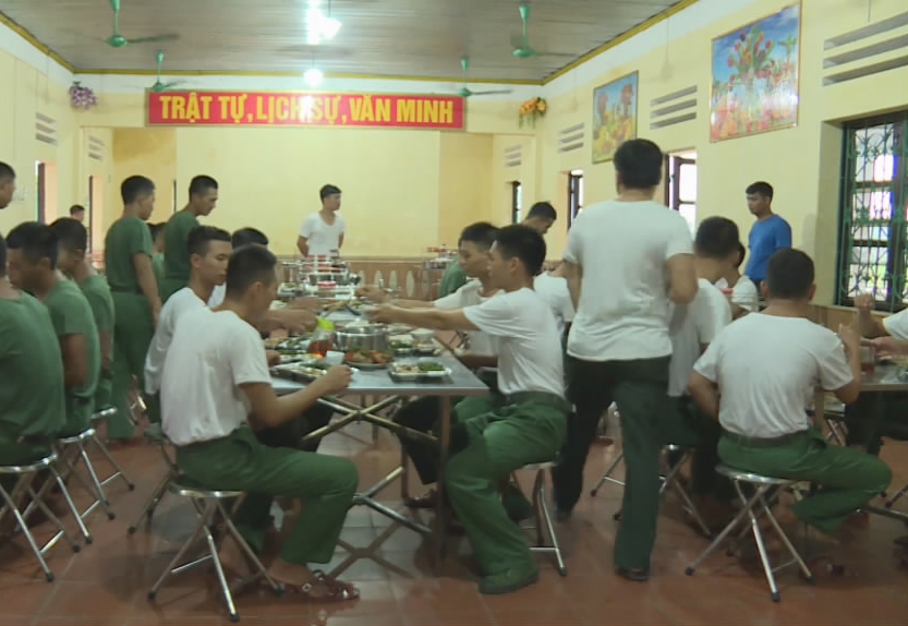 吃咋样？丰盛，健康，营养。舌尖上的保障，越南*队军**做得到，为啥