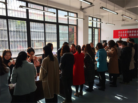 深挖内力城乡互动共谋荥经教育均衡发展