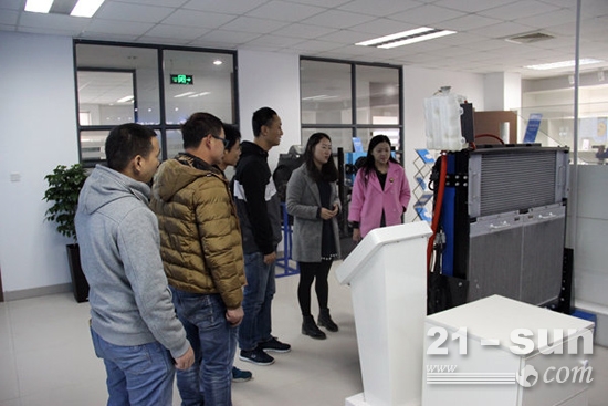 澳门巴士一行莅临驿力科技参观考察