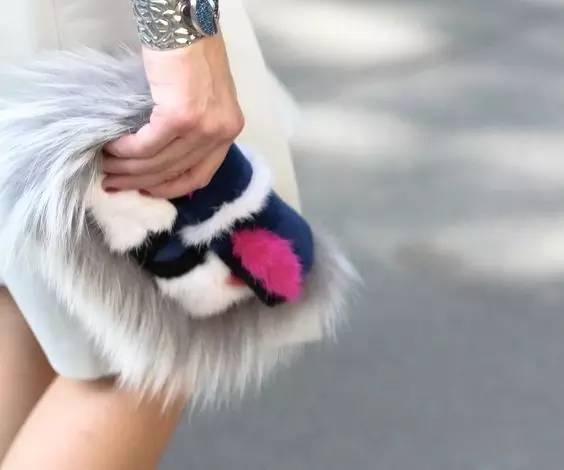 冬天的包包没点毛还能叫时髦?