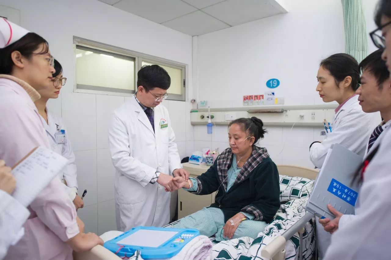 封面｜中医只是“慢郎中”？这家中医院挑战急危重症，门诊量全国第一