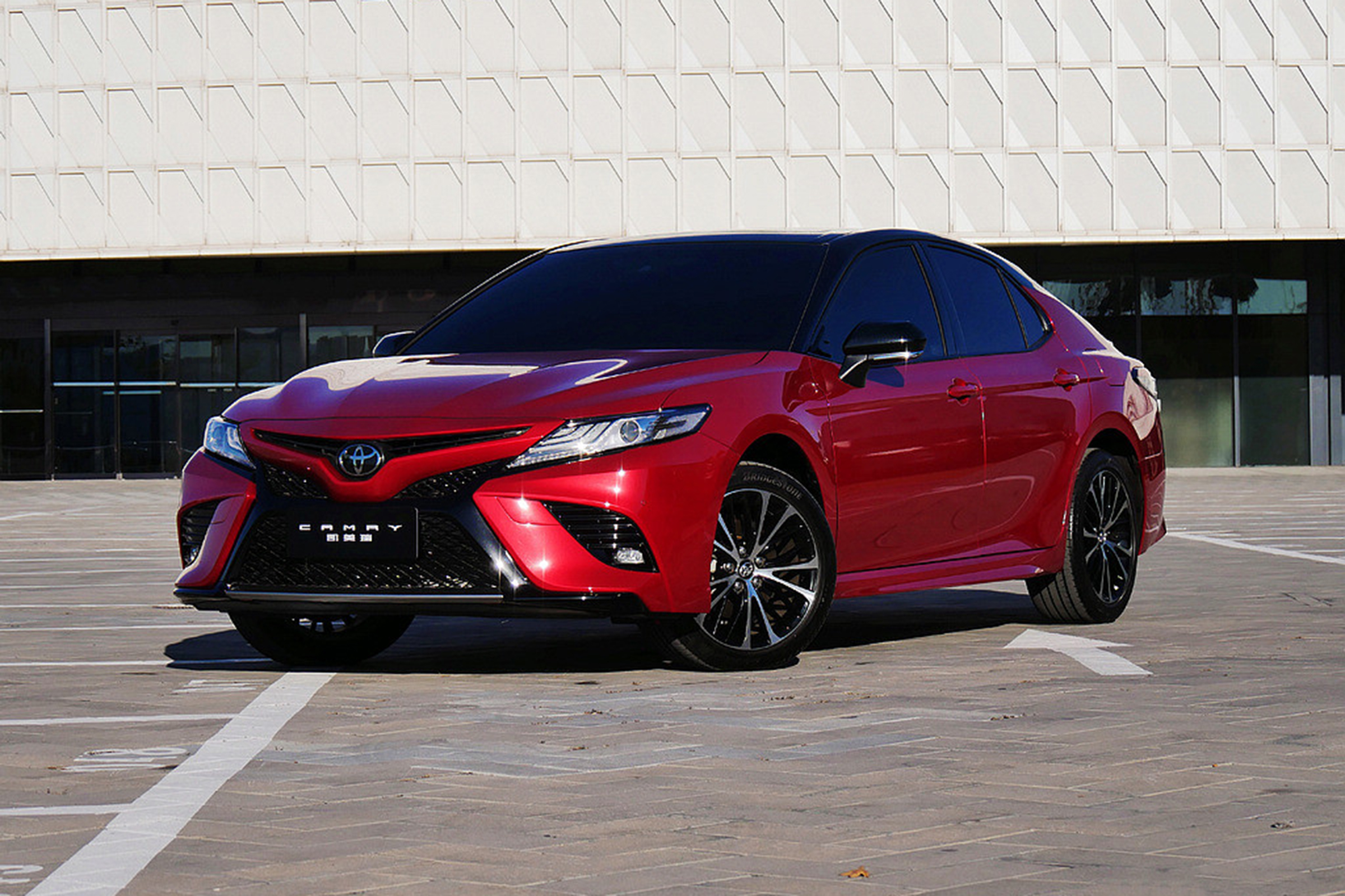 凯美瑞阿特兹雅阁三辆车哪个更好,凯美瑞雅阁迈腾天籁阿特兹怎么选