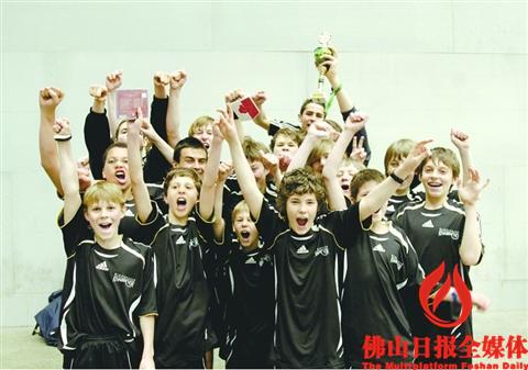 听足球音乐,听天籁童声