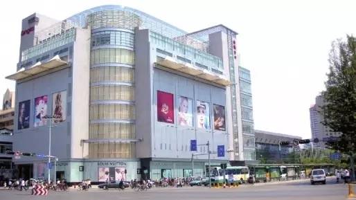 逛街购物的人少了,现在逛街的人越来越少了