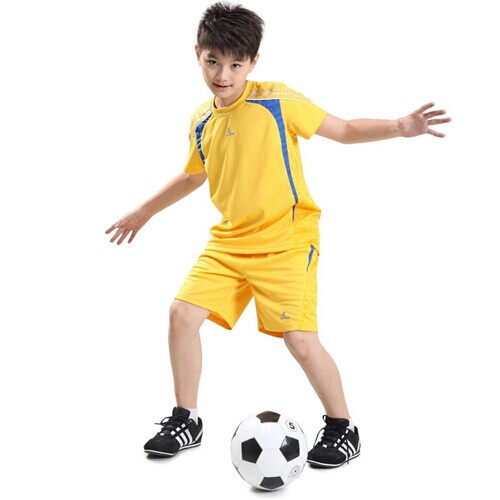 小正太的运动穿衣风格