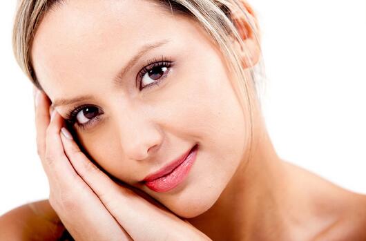 脸部很干缺水最快补水方法是什么,50岁女人补水最好的方法