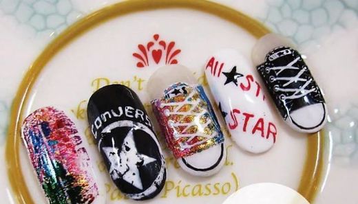 当女人味十足的指彩遇上了男孩风十足的运动品牌会怎么样？