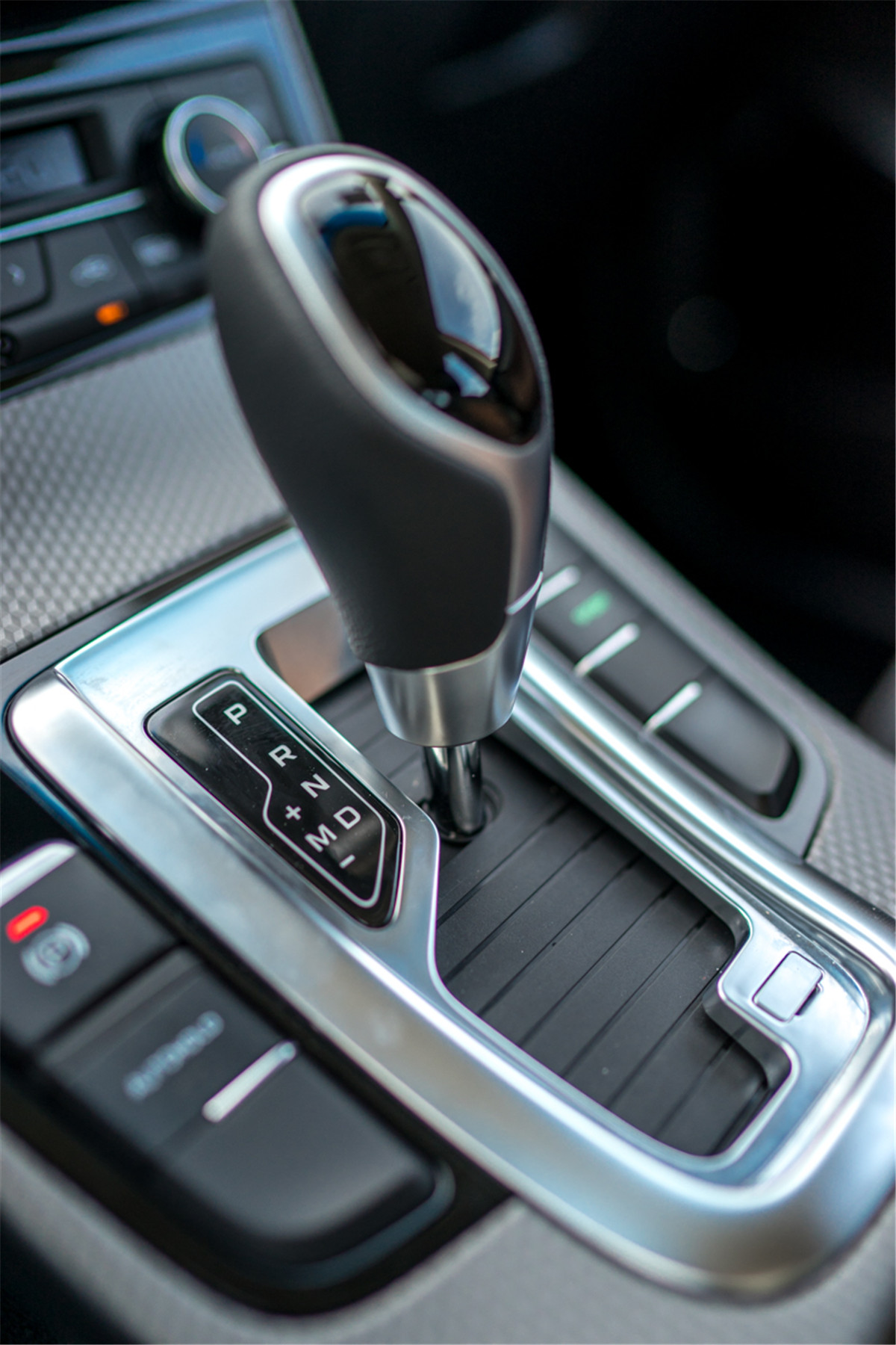 帝豪gs跟远景suv,吉利新款suv帝豪gs