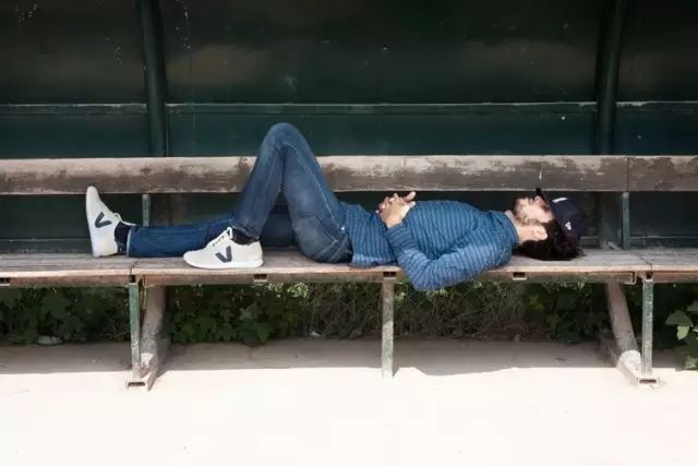 再红红不过小白鞋