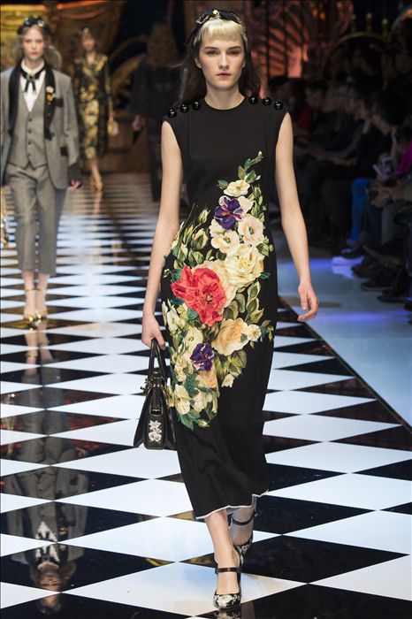 影响服装廓形的重要部位,影响服装颜色的因素