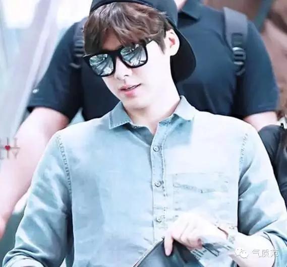 墨镜的正确戴法图片,什么脸型适合戴什么样的墨镜男