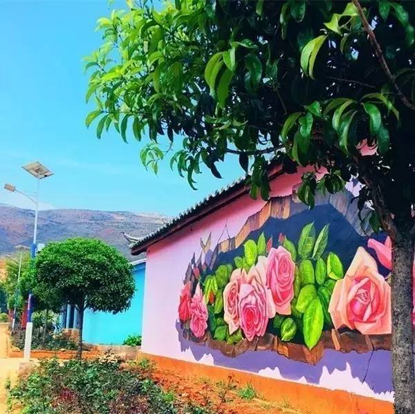 丽江惊现国内第一个彩色村!美的太不像话,像童话!