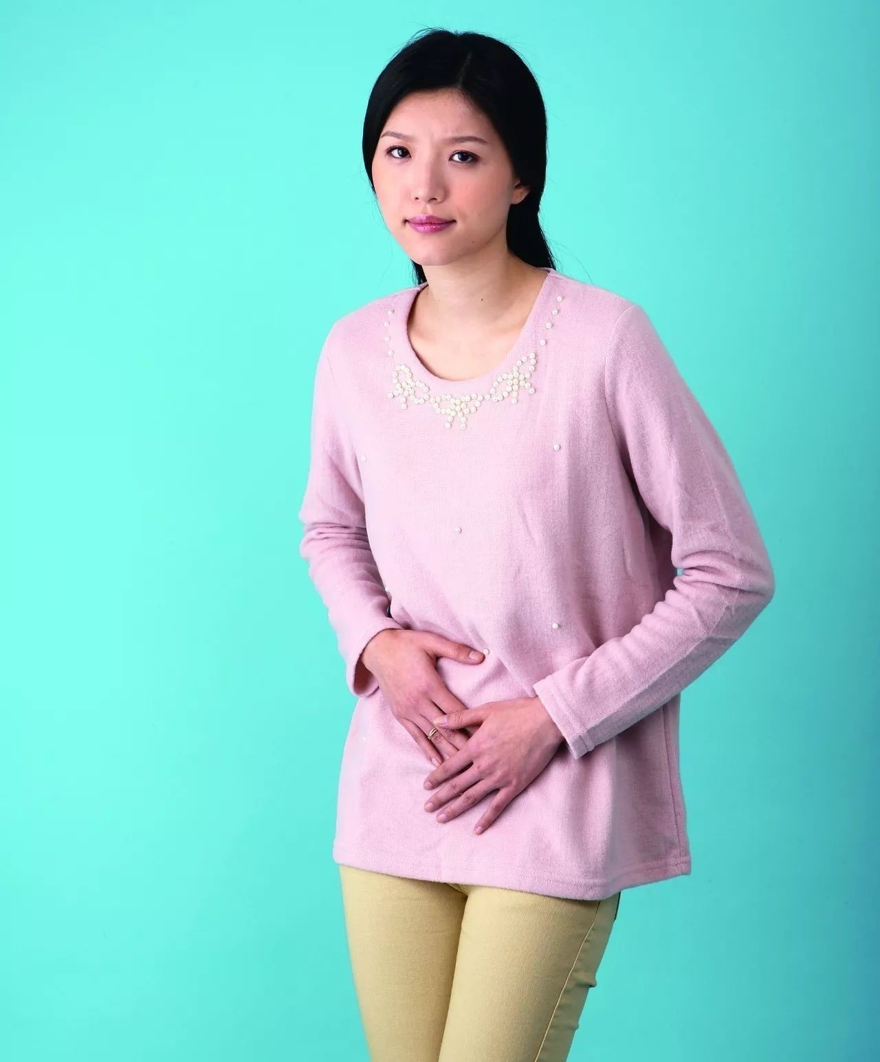 刚出生的婴儿顶着节育环,戴宫内节育器妊娠