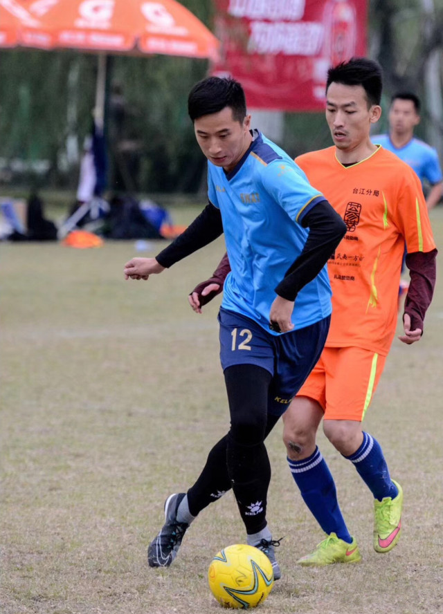 震撼！福州公安绿茵争霸！原来足球还能这么玩