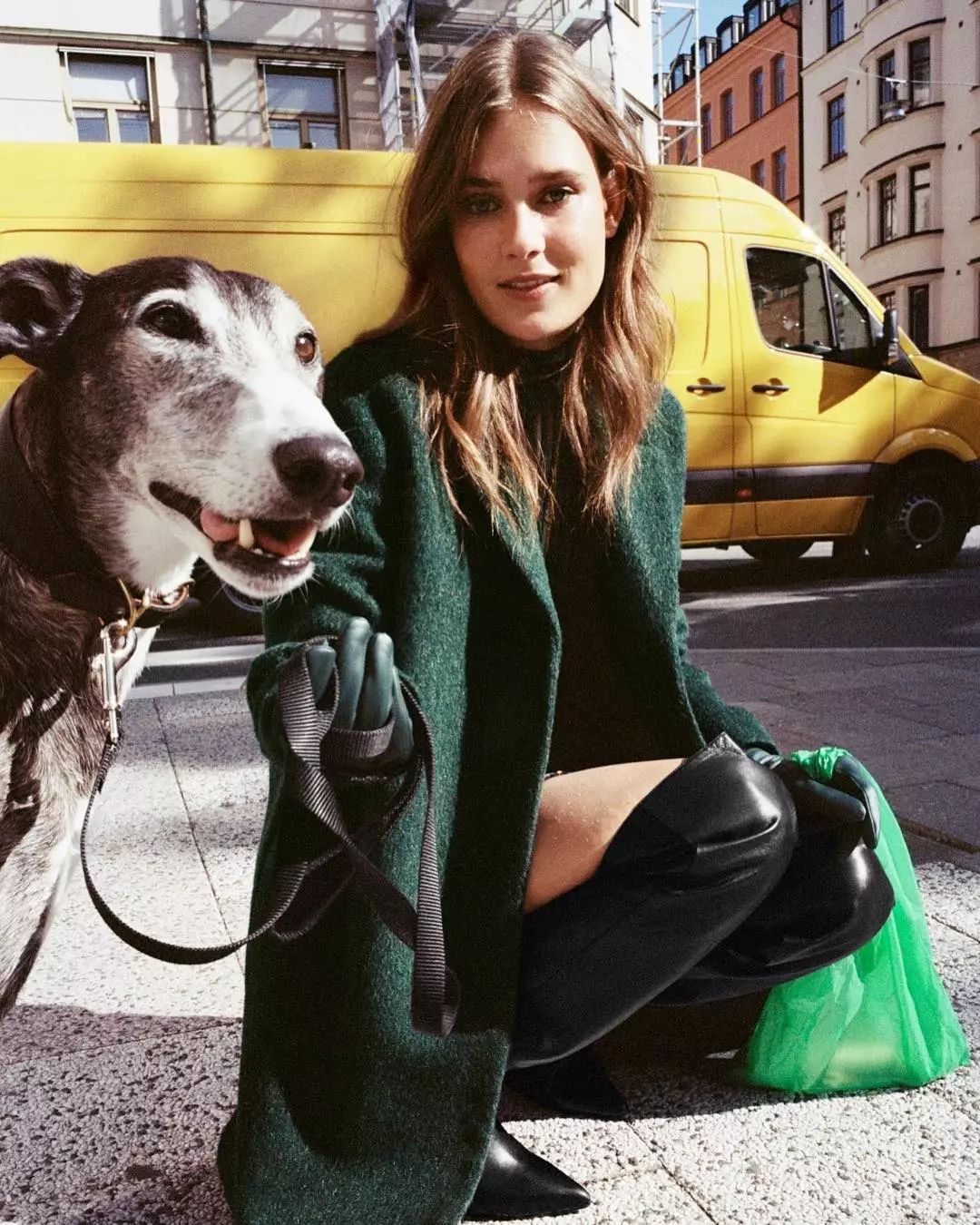 宁可捂出汗，王菲也要带着它！果然，能流行近百年真不是吹的！