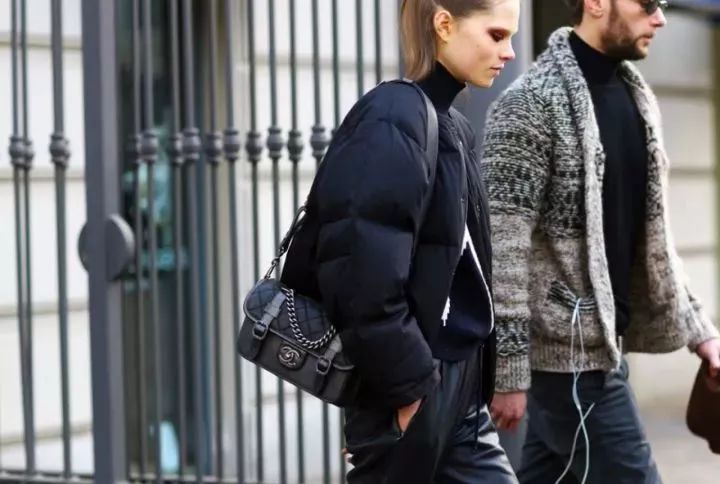 同一套衣服穿起来效果是怎么样的,毛衣搭配轻奢时尚怎么穿都好看