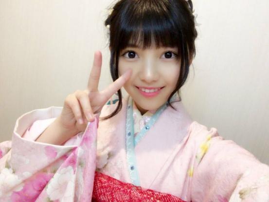 吃货快来！欅坂46上村莉菜手把手教你做最美味的汉堡肉饼